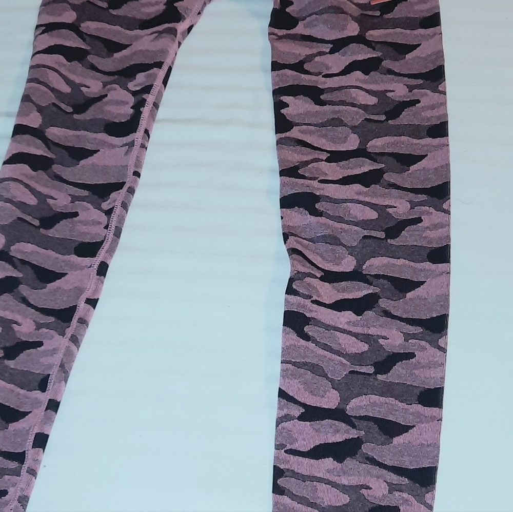 Camo Pink and gray camouflage leggings - Picture 7 of 7
